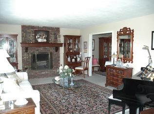 3N784 Thornapple Rd, St Charles, IL 60174