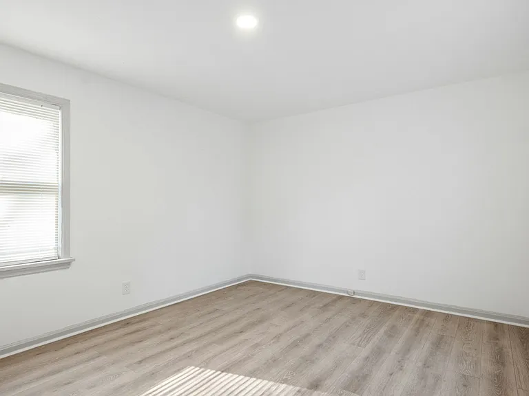 1554 Larchmont Rd #B — Photo 11