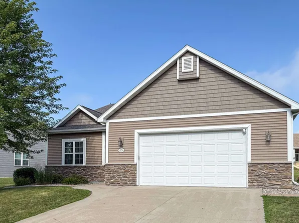 1636 Oak Hollow Ln, Neenah, WI 54956