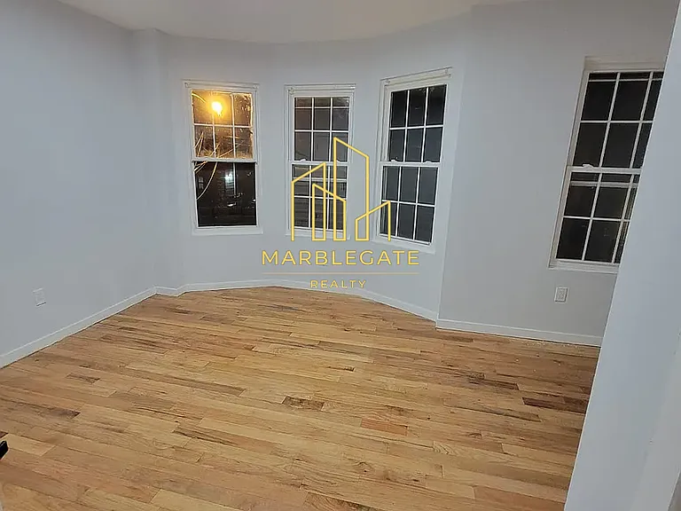 379 S 20th St #22R — Photo 9
