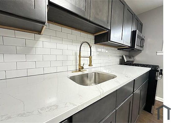 5th image of 1114 E Stafford St