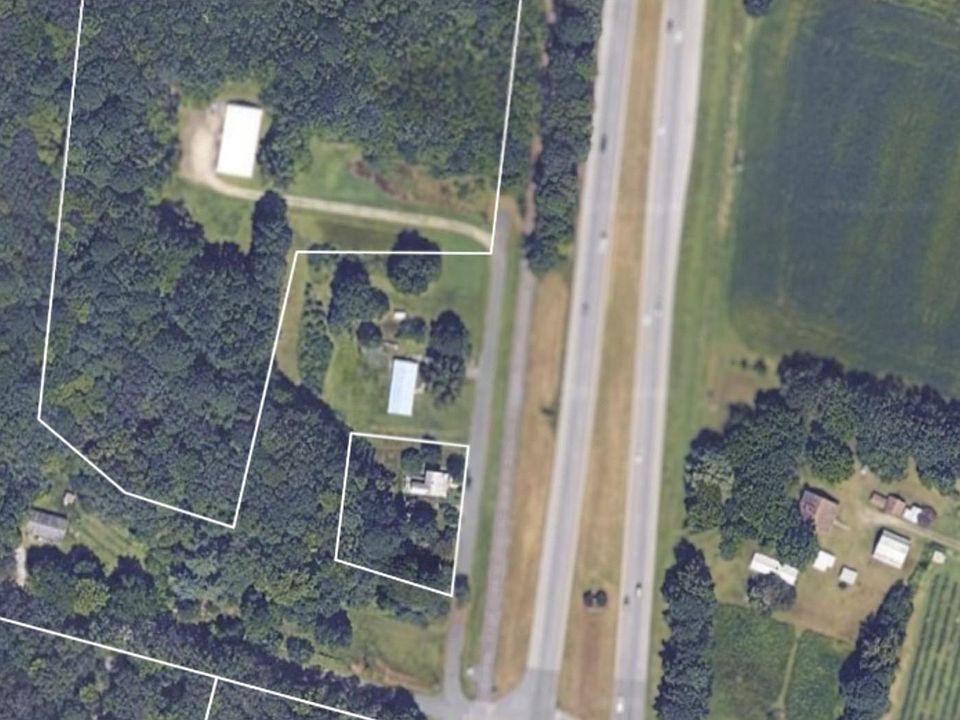 2nd image of 10403 Doe Dr