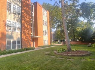 2725 Central St #2S, Evanston, IL 60201