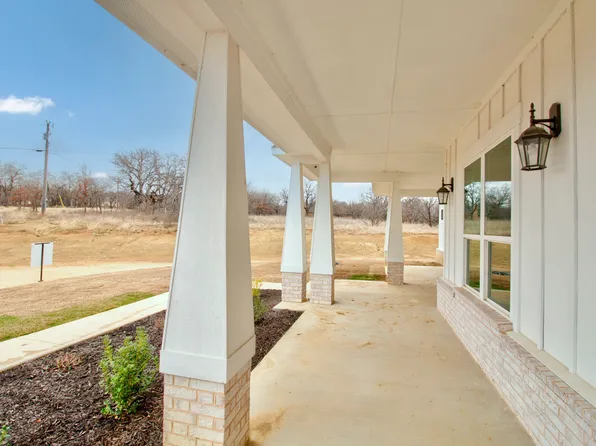117 Mustang Springs Cir, Sunset, TX 76270