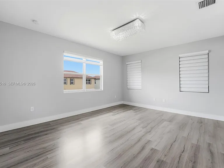 4107 NE 20th St — Photo 20