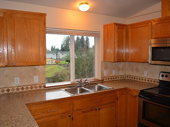 4th image of 6610 152nd Street Ct E