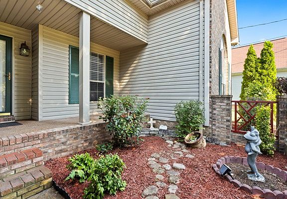 3rd image of 405 Hunterwood Dr