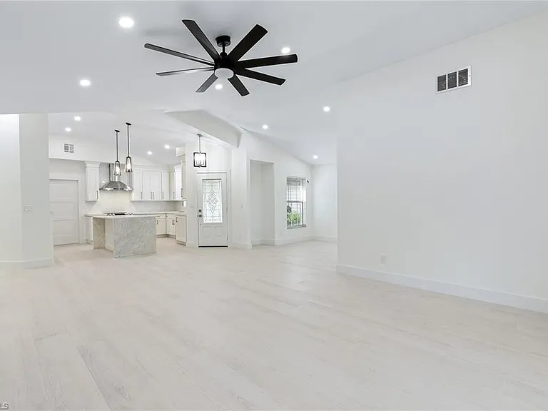 116 Fountain Cir — Photo 21