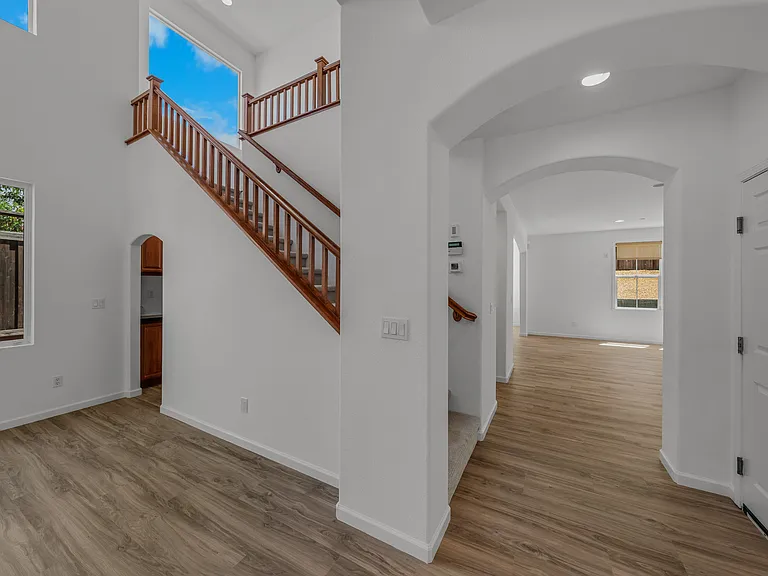 100 Portsmouth Dr — Photo 9