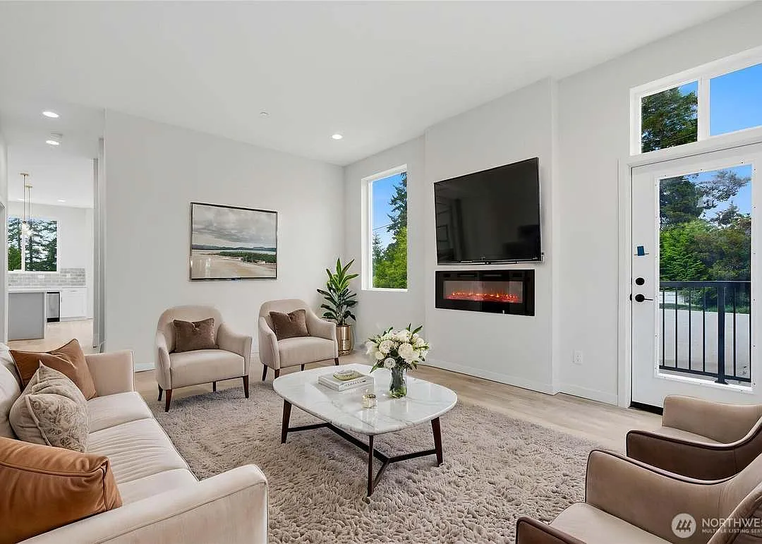 3 bed, 2.5 bath, 1922 sqft, $3,788 — Photo 1