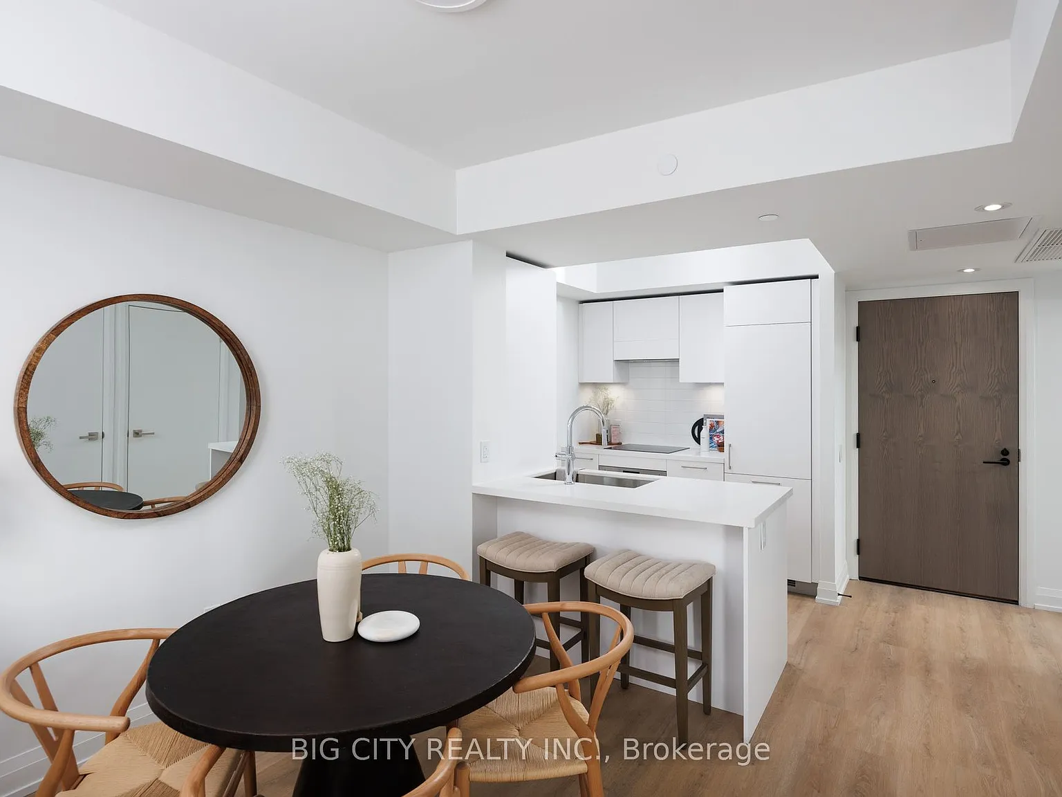 1 bed, $2,400 — Photo 4