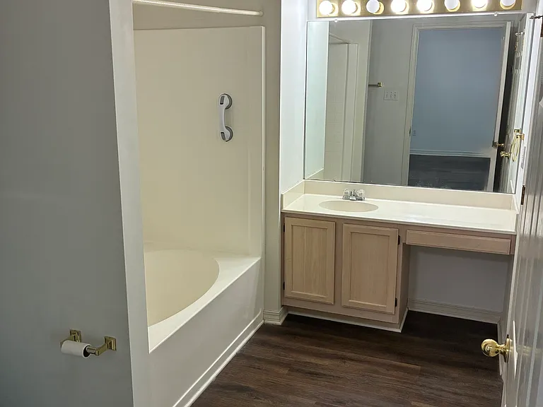 19393 W Lake Village Dr — Photo 5