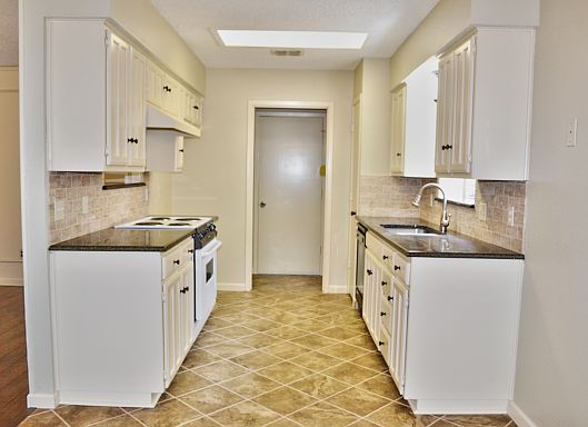 4th image of 1909 Penbrook Dr