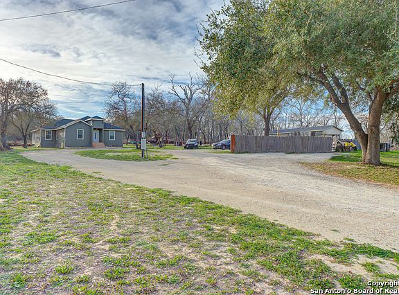 3rd image of 23167 Alanwood Dr