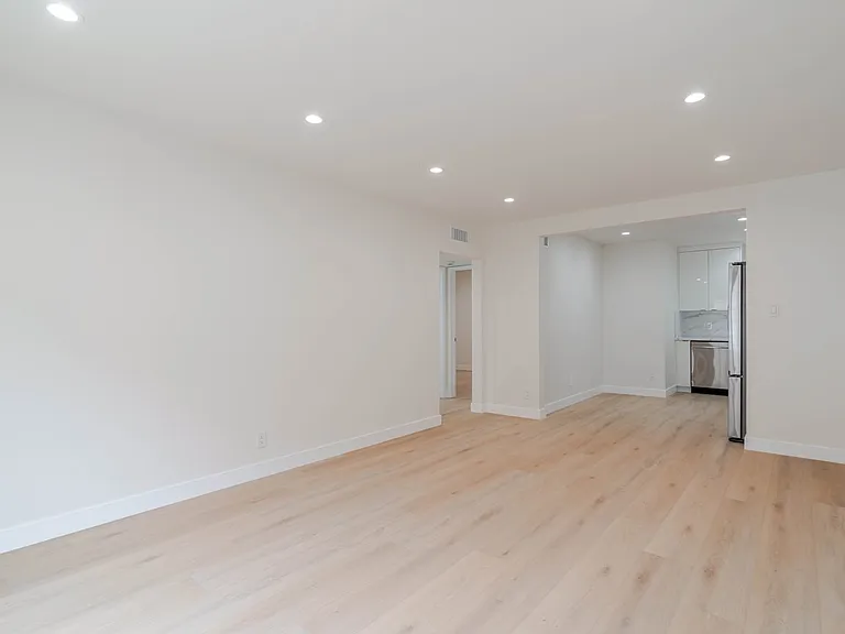323 N Louise St #C — Photo 3