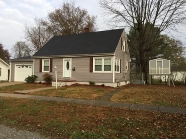 203 W Sibley St, Fairfield, IL 62837