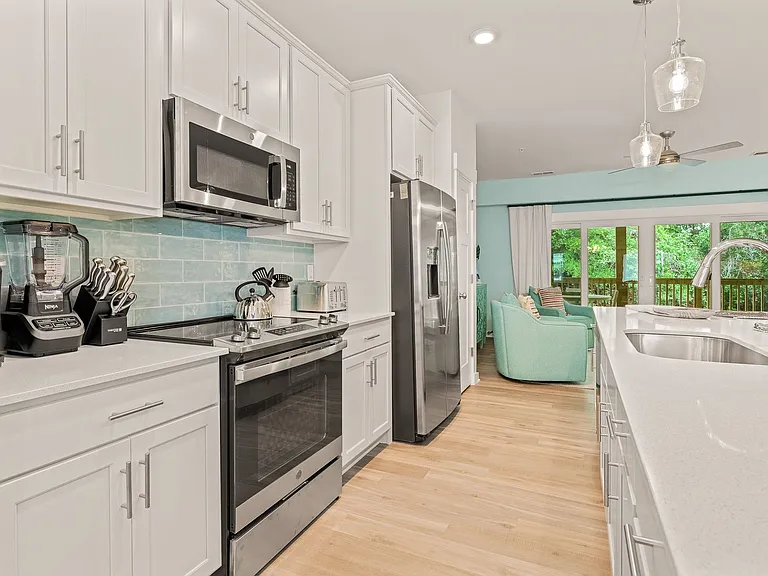 1115 Cambridge Rd — Photo 2