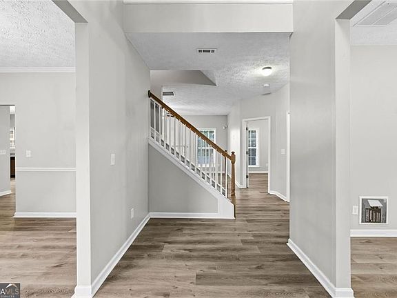 4th image of 751 Mesa Rd