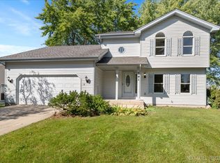791 Cottonwood Dr, North Aurora, IL 60542