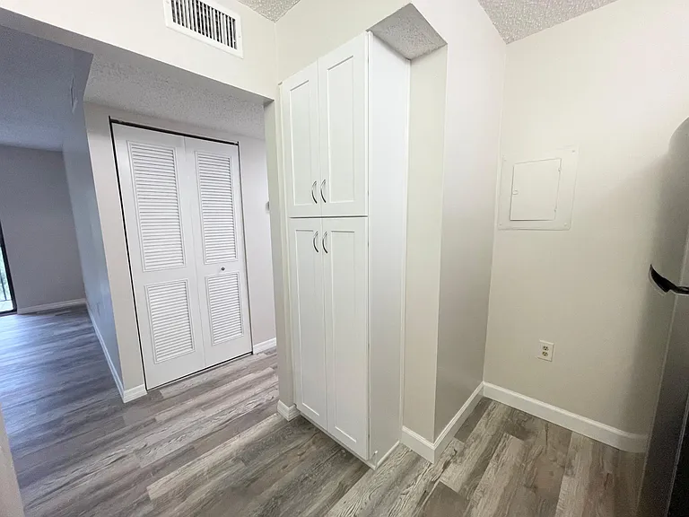 1182 Pine Ridge Cir W — Photo 21