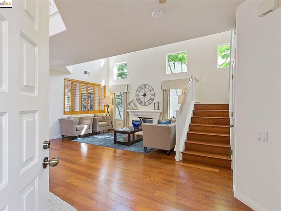4th image of 7 Southwind Cir
