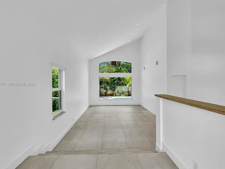 3433 SW 52nd Ct — Photo 6