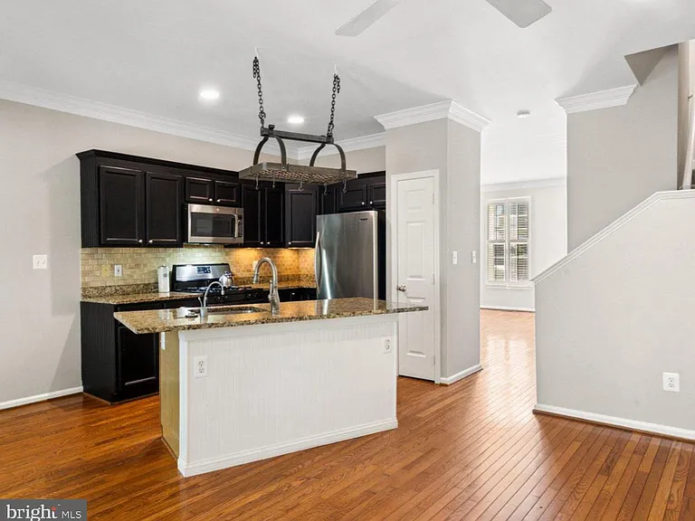1319 Vintage Pl — Photo 2