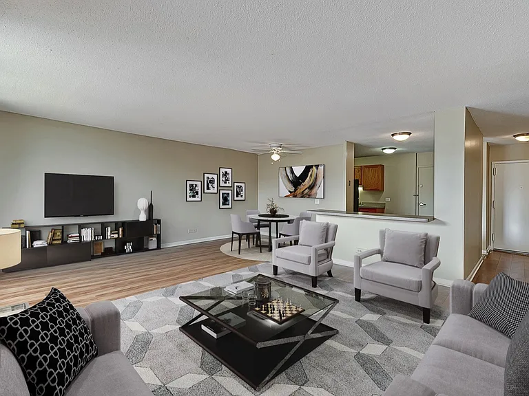 2200 Grace — Photo 2