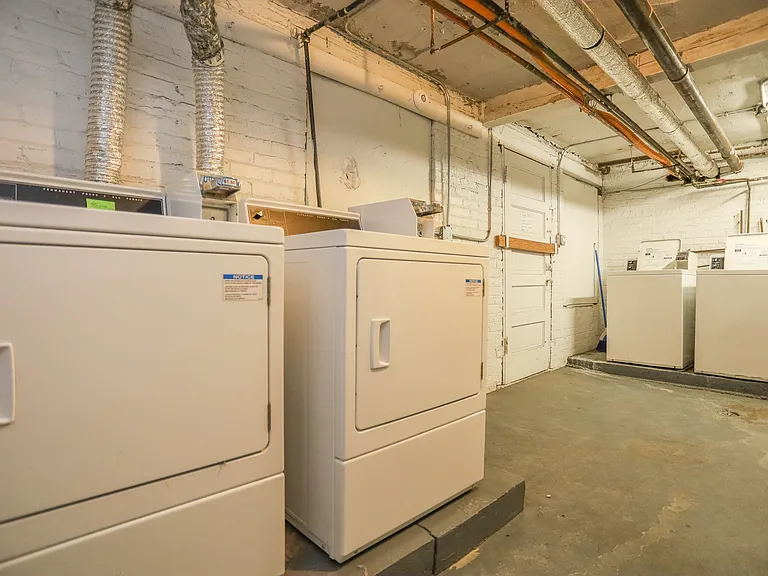 1449 W Argyle St #2 — Photo 12