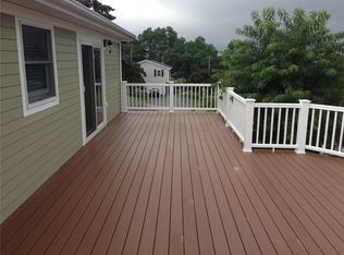 4 Algonquin Dr, Middletown, RI 02842