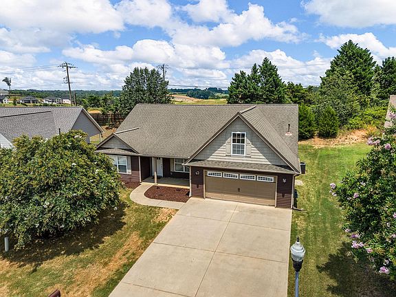 2nd image of 319 Kelly Farm Rd