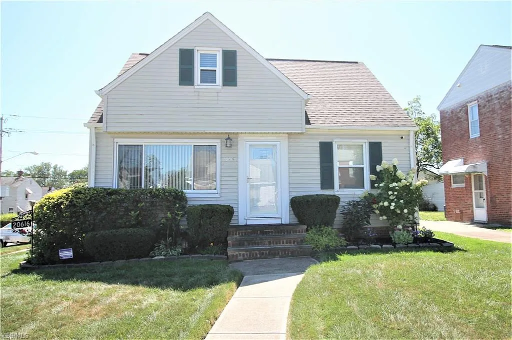 20616 Hillgrove Ave photo 1