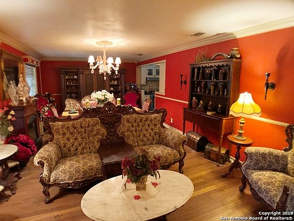 2nd image of 104 Live Oak Dr