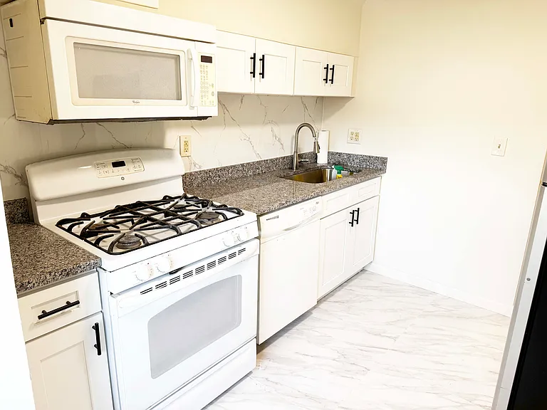 5501 Black St #3 — Photo 17