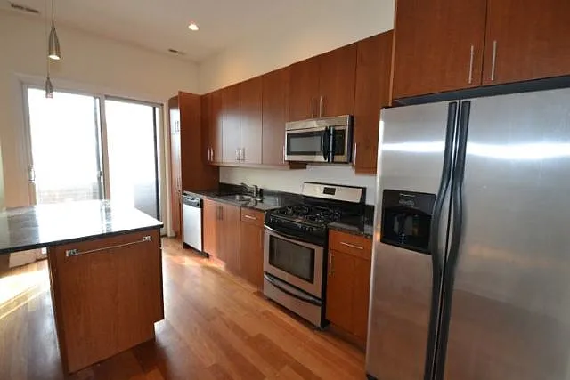 1354 W Augusta Blvd #211 — Photo 3