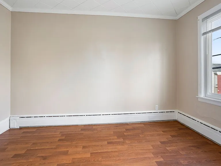 531 Merritt Ave — Photo 8