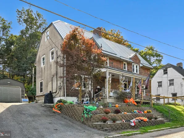 32 E Foster Ave, Coaldale, PA 18218