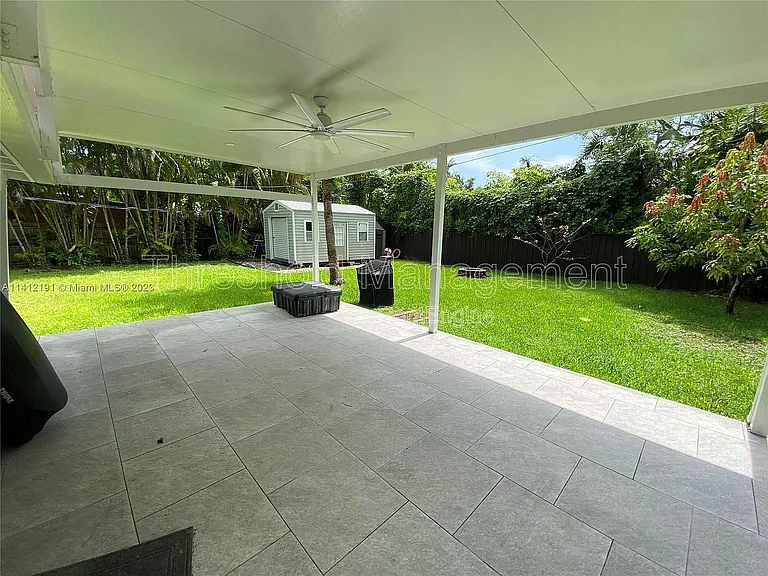 6910 SW 64th Ave — Photo 3