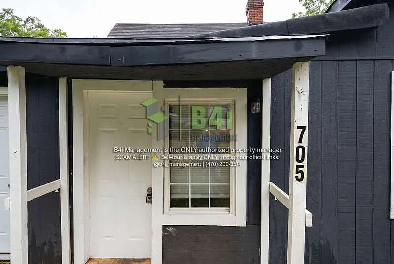 3 bed, 1.0 bath, 936 sqft, $1,000 — Photo 2