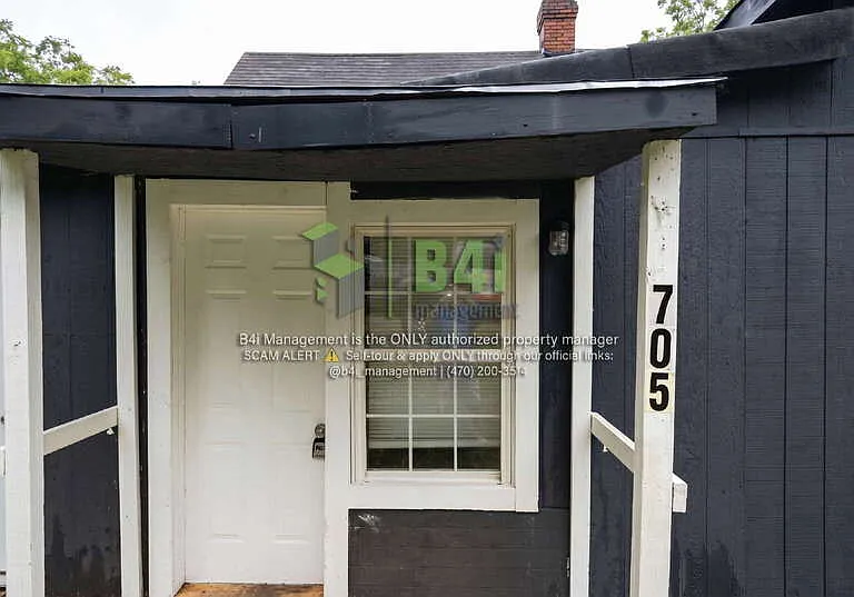 705 Barnesville St — Photo 2