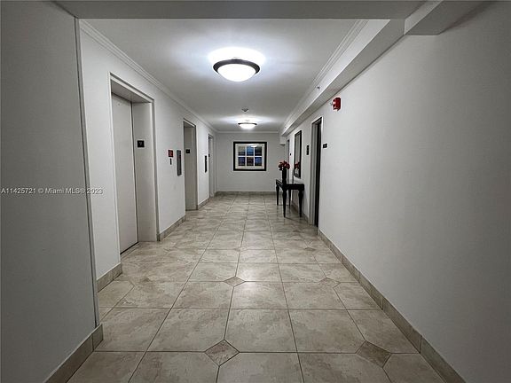5th image of 2801 NE 183rd St APT 902W