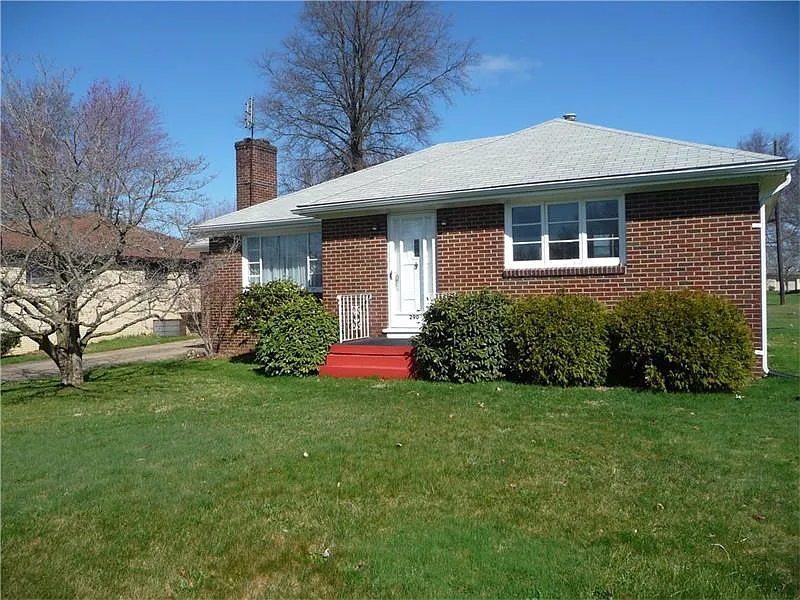 290 Victory Dr photo 1