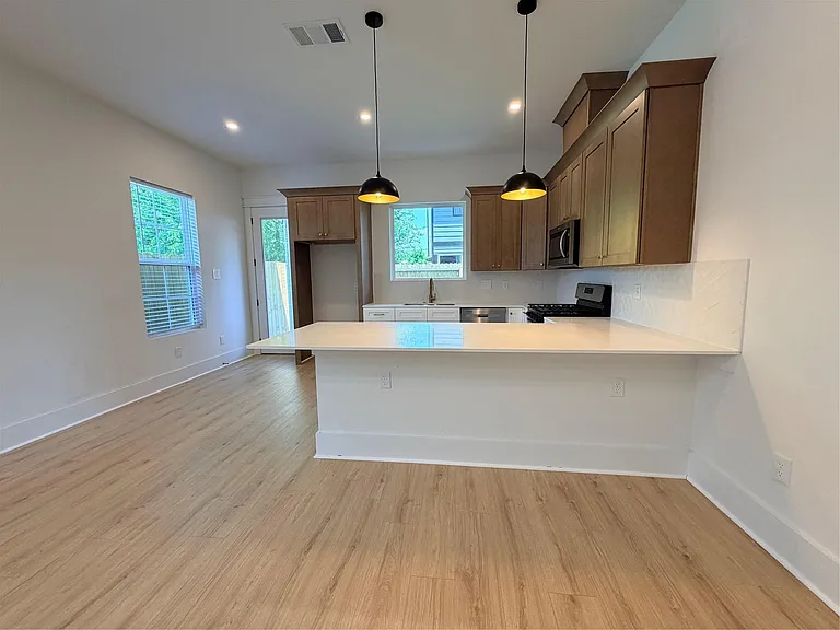 7937 Sparta St — Photo 5