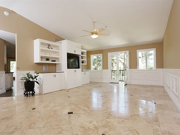 5th image of 2339 Primrose Ave