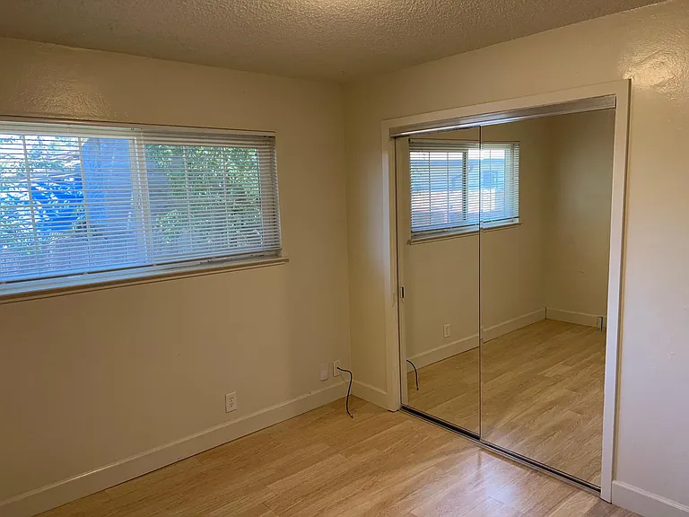 473 W Sunset Blvd — Photo 8