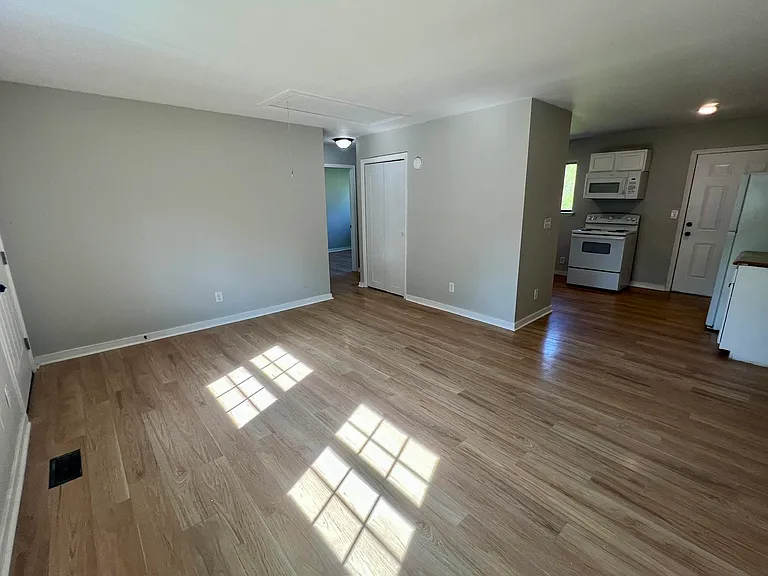 809 S Franklin St — Photo 13