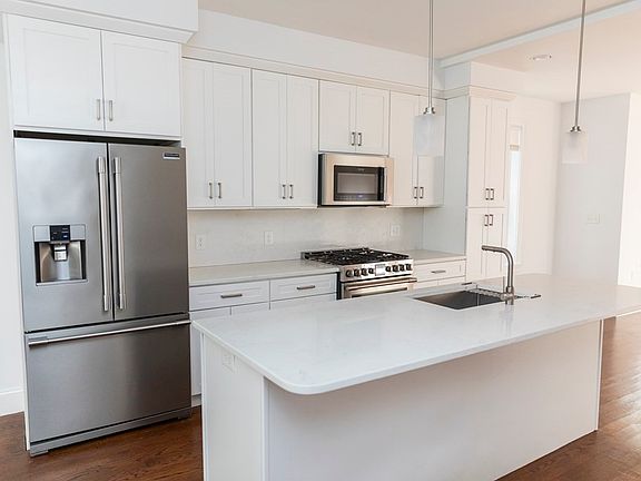 3rd image of 273 Gold St #1