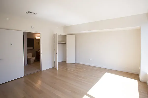 Rented by Bond New York | media 52