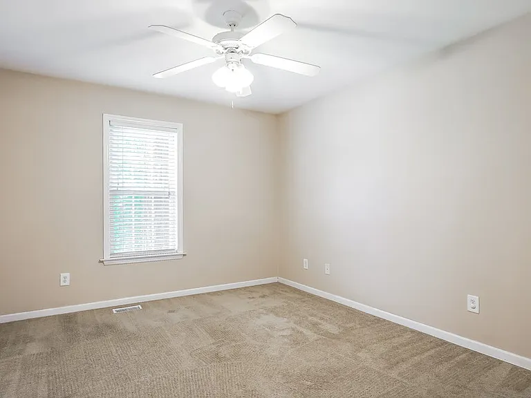 621 Groveton Trl — Photo 12