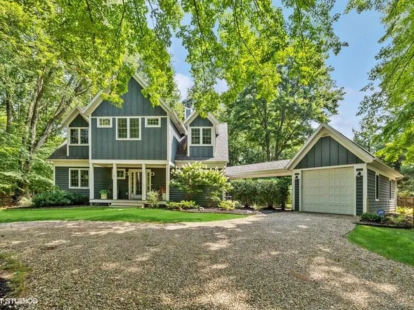 13885 Peach St, Three Oaks, MI 49128
